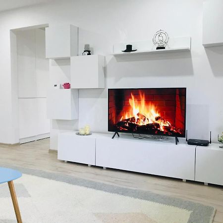 Comfy Apartment - Free Private Parking,Ac,Wi-Fi คารีย์ ภายนอก รูปภาพ