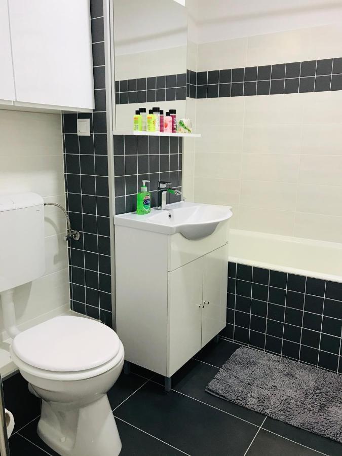 Comfy Apartment - Free Private Parking,Ac,Wi-Fi คารีย์ ภายนอก รูปภาพ